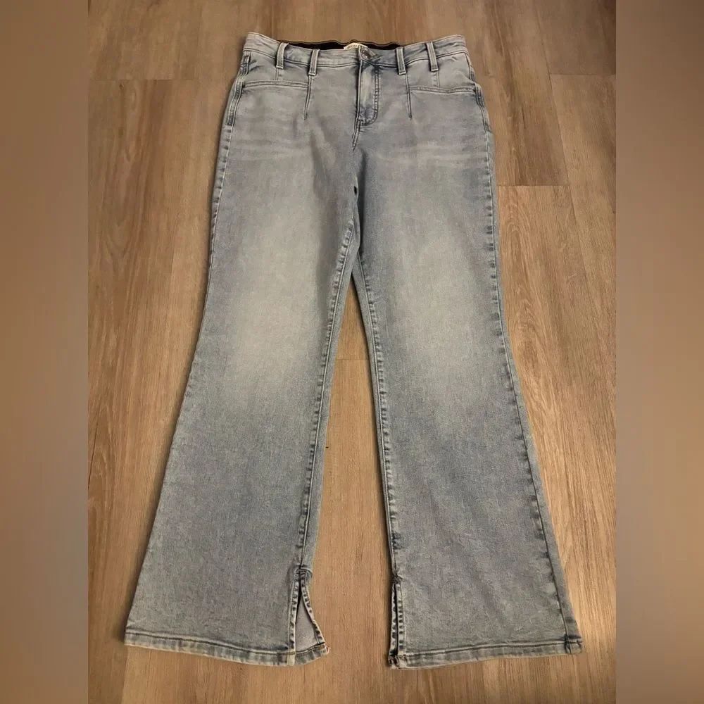 Maurices everflex Women's Light Blue Jeans NWOT